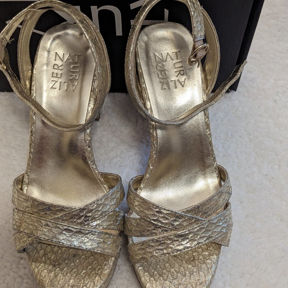 Neutralizer Gold Platform Heels – Size 7.5 - Picture 2 of 6